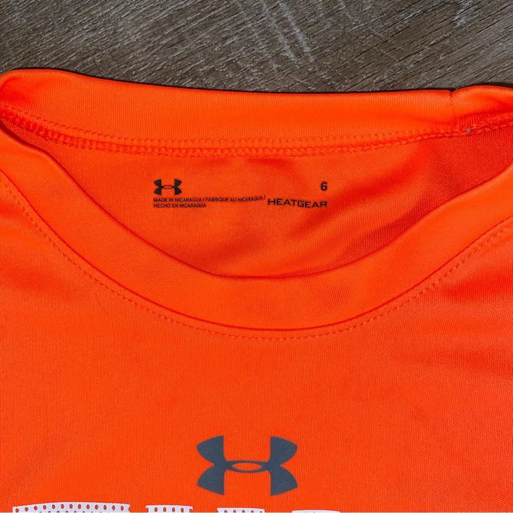 SOLD Under Armour HEATGEAR Size 6 Tee - Picture 2 of 8